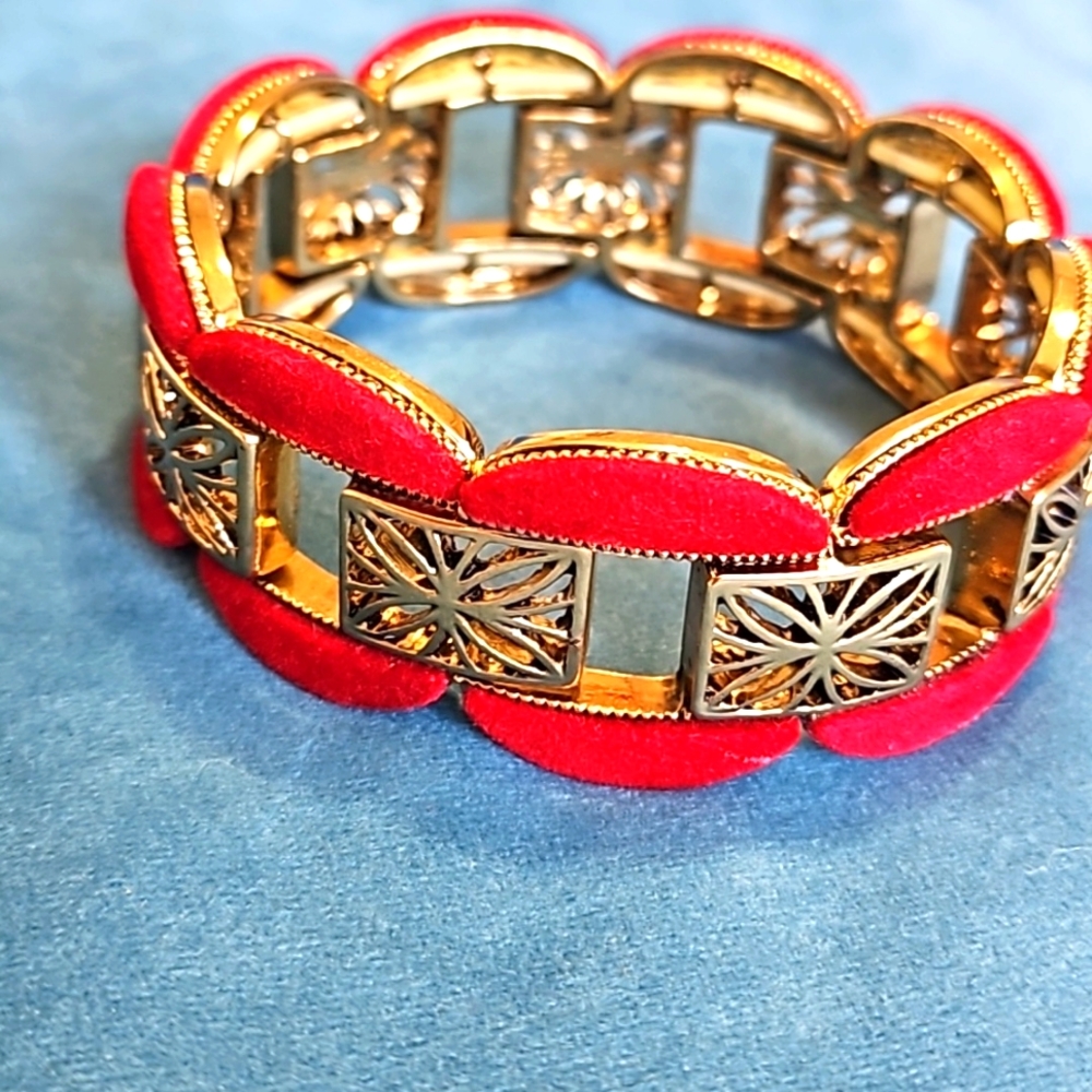 Vintage 1970s Napier gold tone and red velvet. Stretchable bracelet.